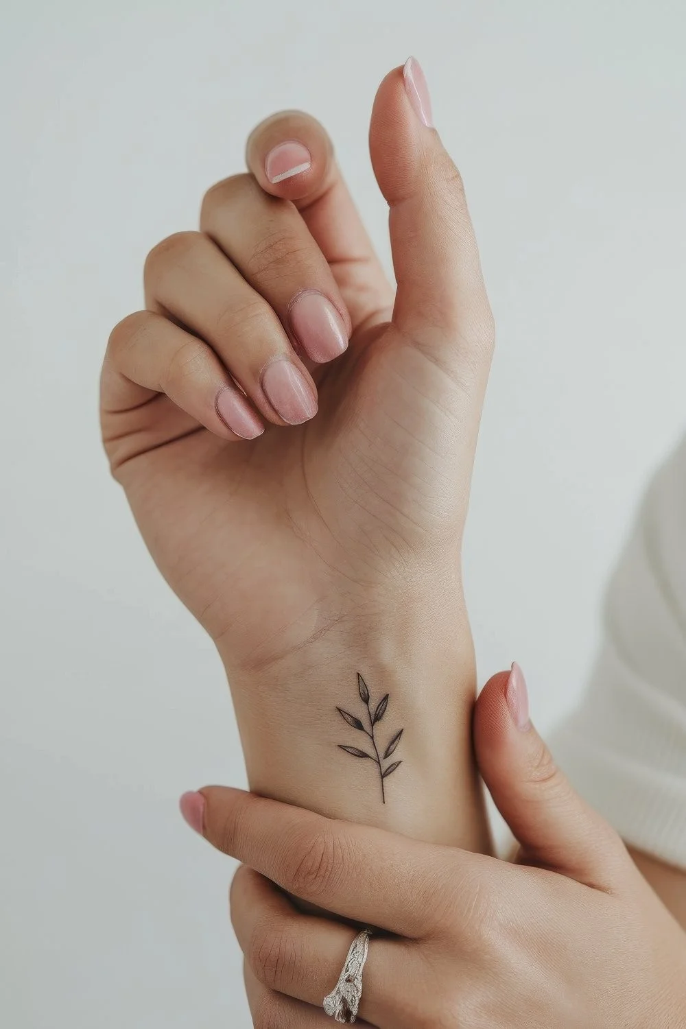 26 Unique Hand Tattoo Design Ideas for Creative Souls